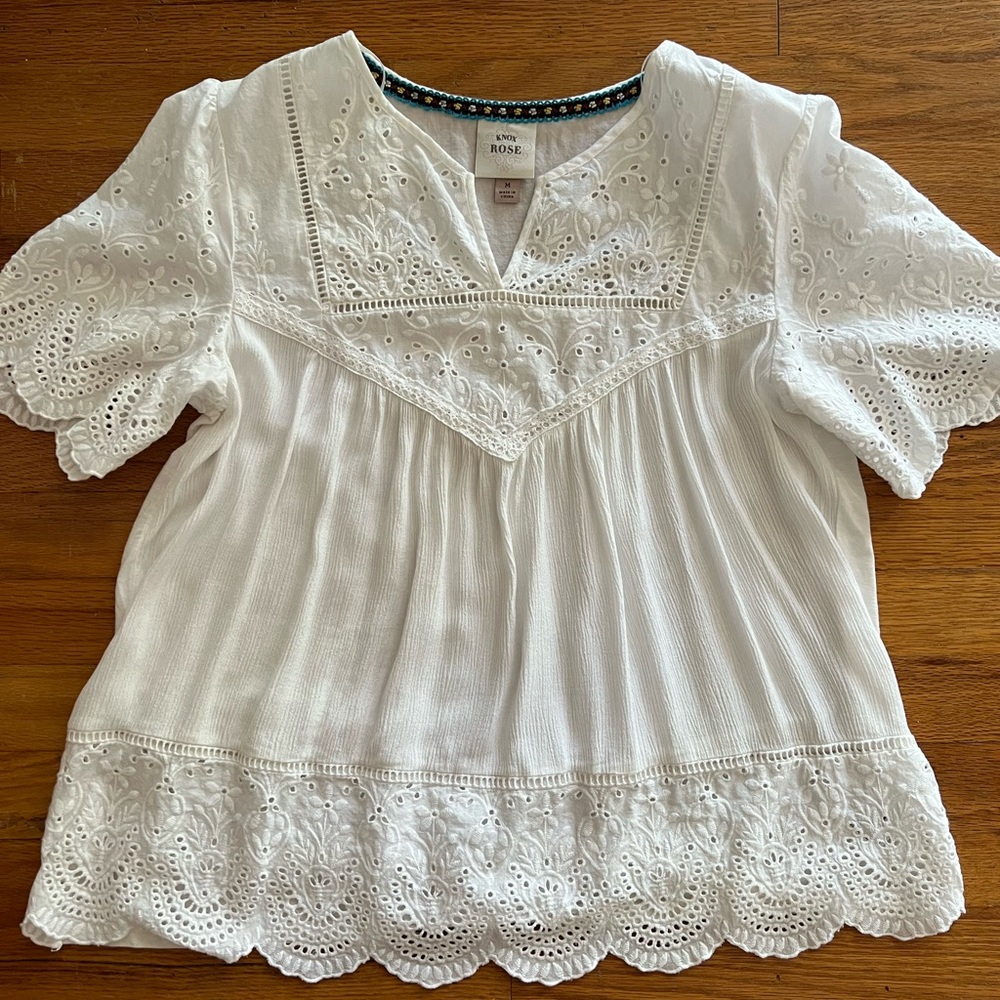 Knox Rose white top